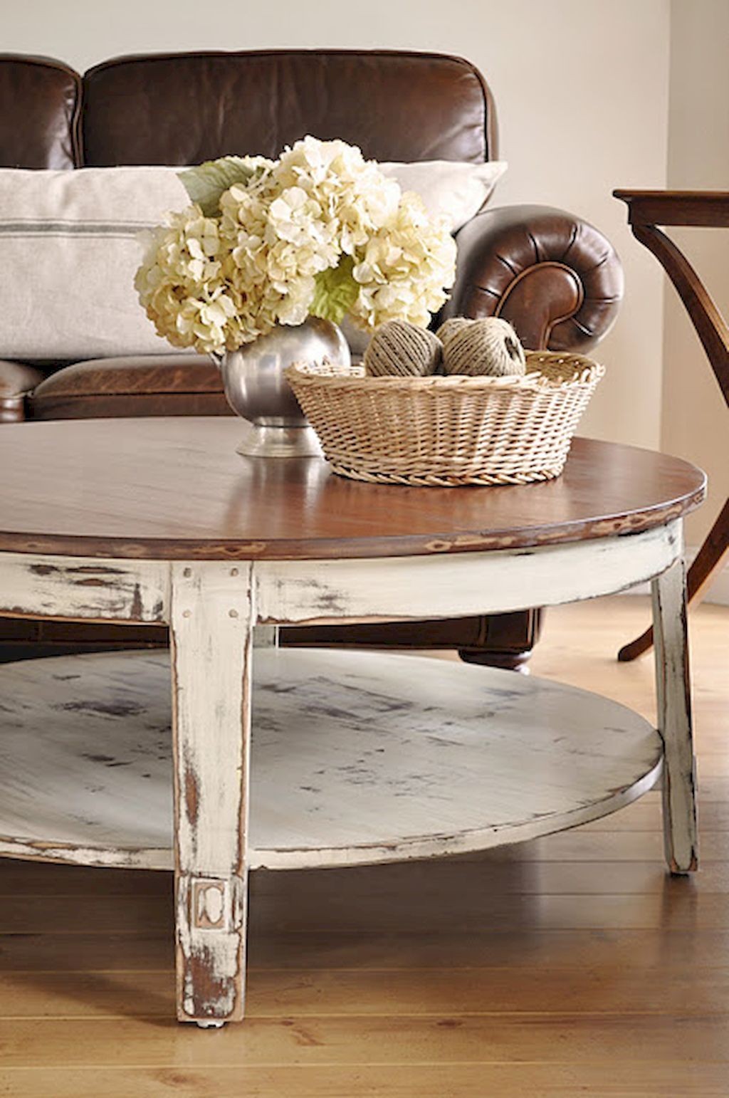 small round farmhouse coffee table        <h3 class=
